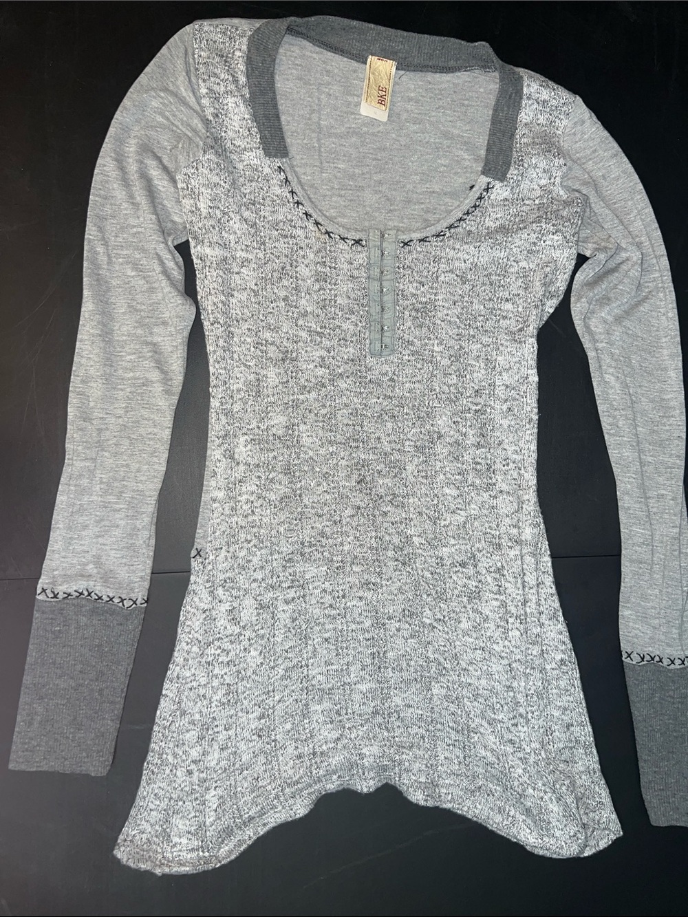 BKE Gray Ribbed Henley Knit Top with Dark Trim